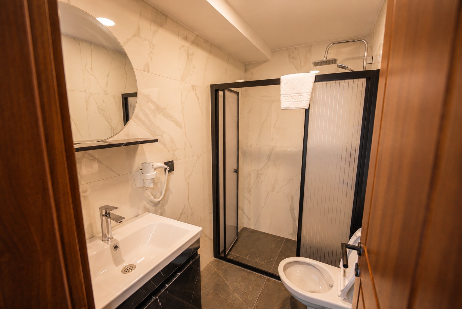 Deluxe Room - Image 3