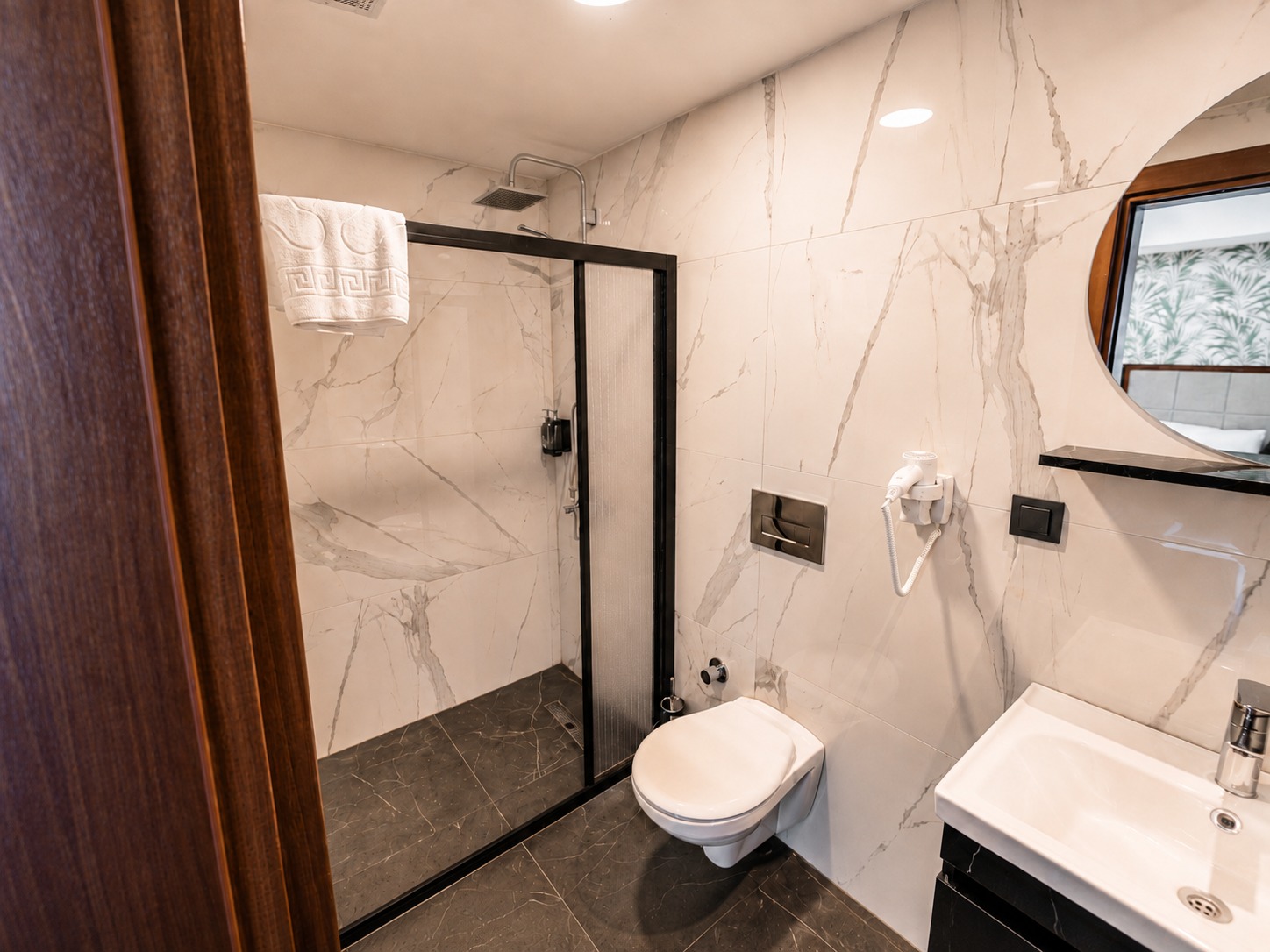Executive Suite - Image 3