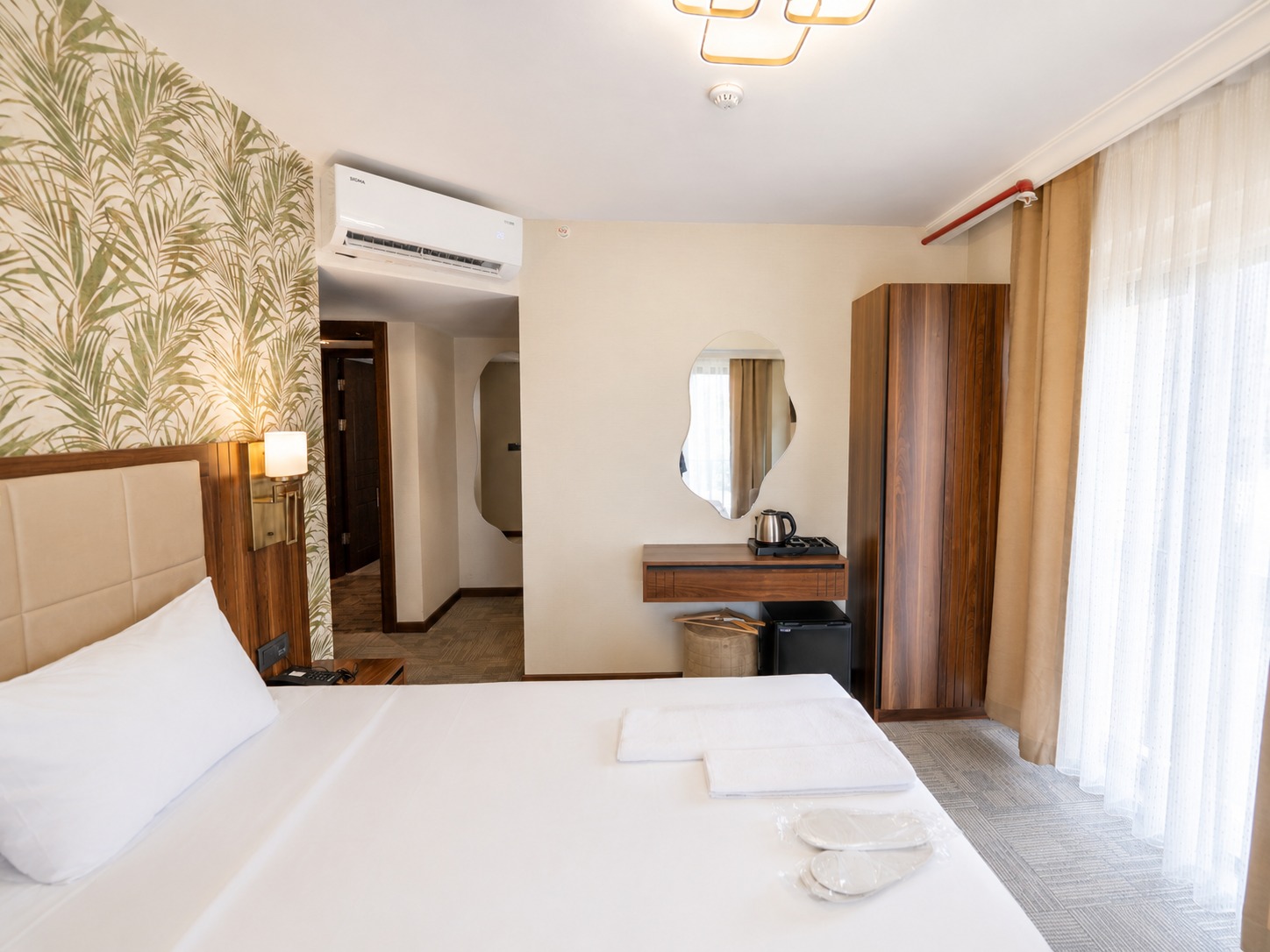 Deluxe Room - Image 2